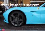 迪拜街头罕见的淡蓝色法拉利 F12 Berlinetta V12发动机